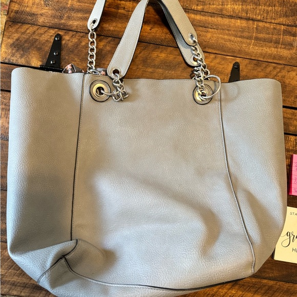 Steve Madden Gray Shoulder Bag Set with Floral Accent - Picture 3 of 8